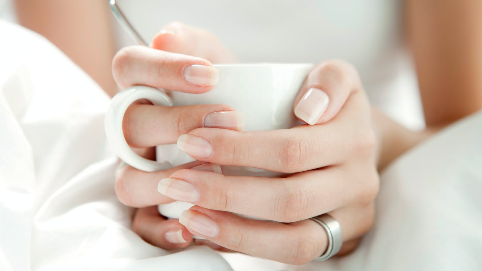 Conseils & astuces pour fortifier ses ongles - Epycure