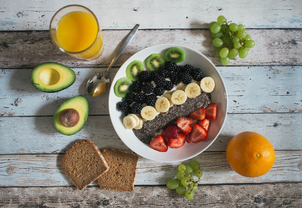 Ballonnements après les repas : causes, solutions et compléments naturels