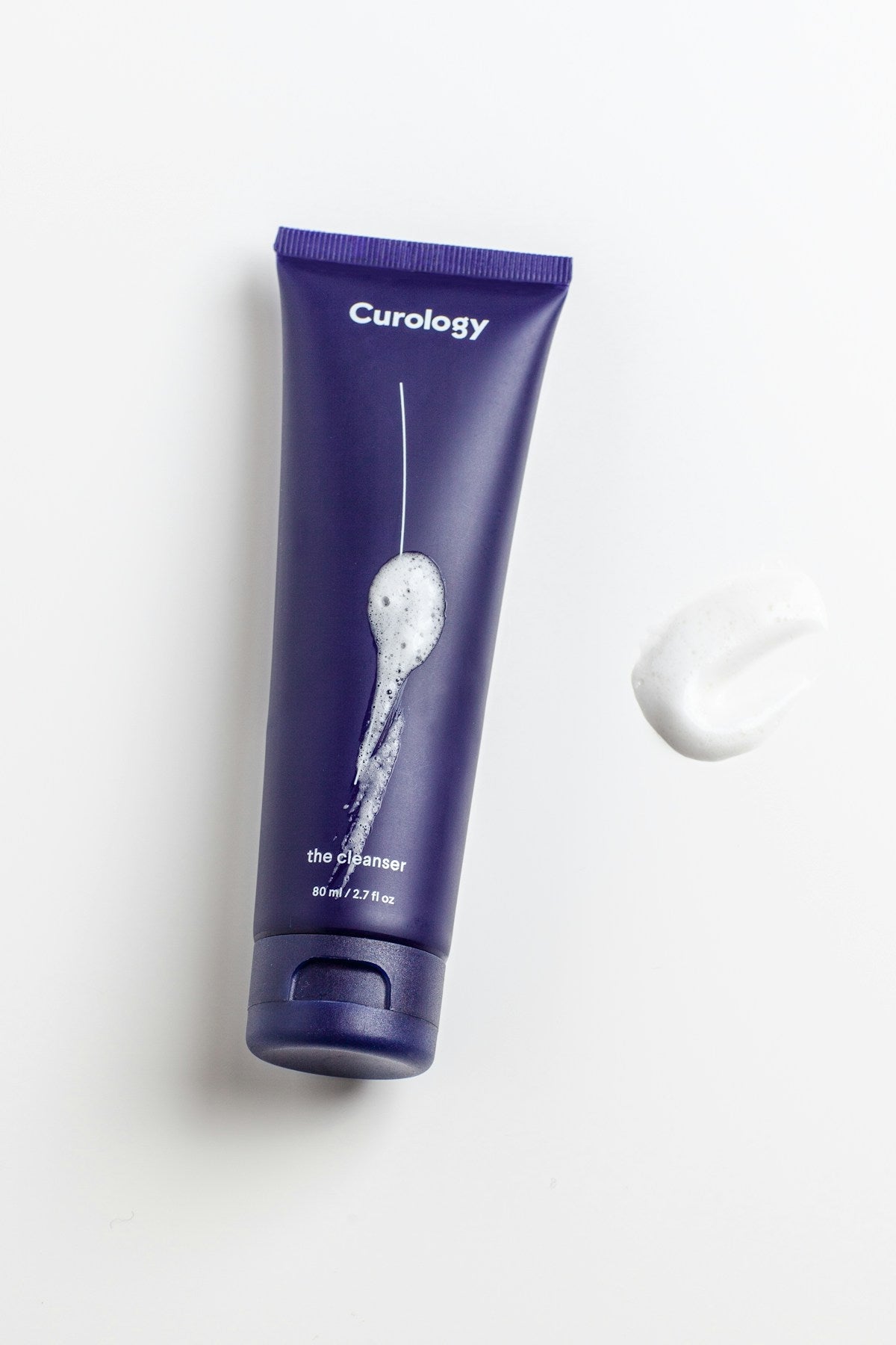 Femme avec une belle peau lisse et hydratée, soin de la peau de l'intérieur