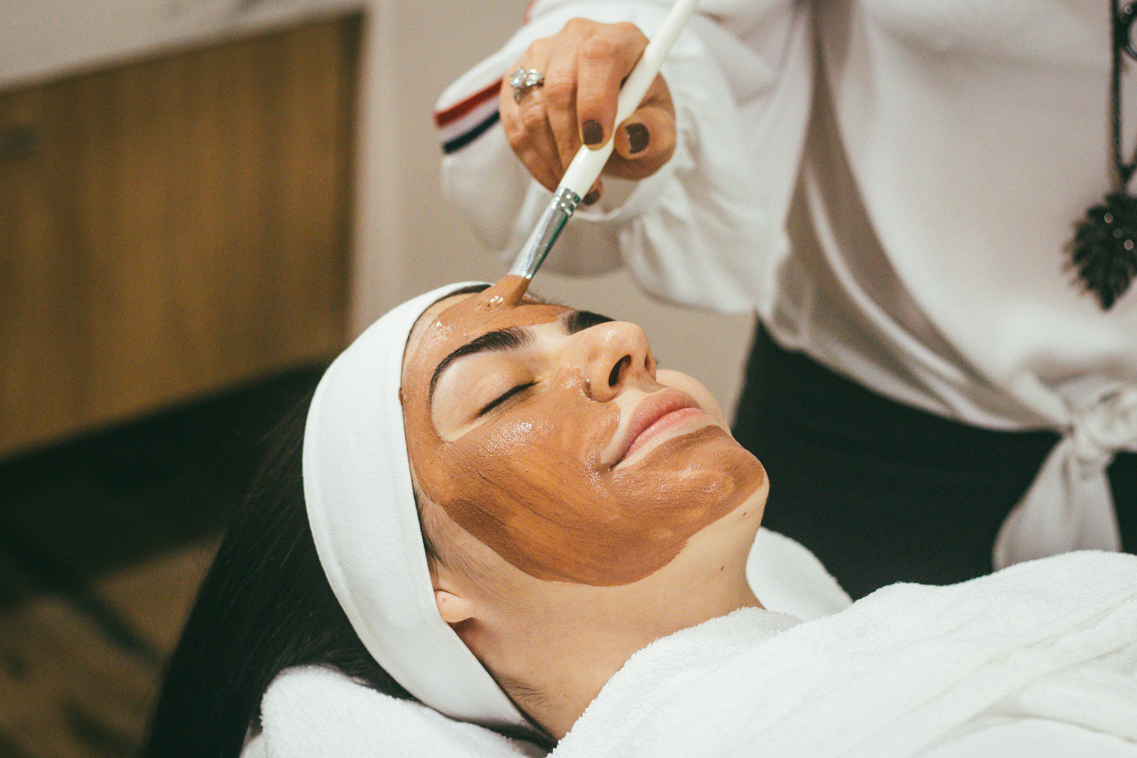 Soin de peau naturel pour lutter contre l'acné hormonale